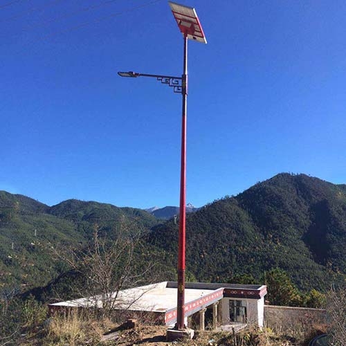 红色民族特色太阳能路灯